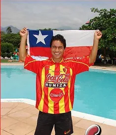 Alejandro con la bandera de Chile